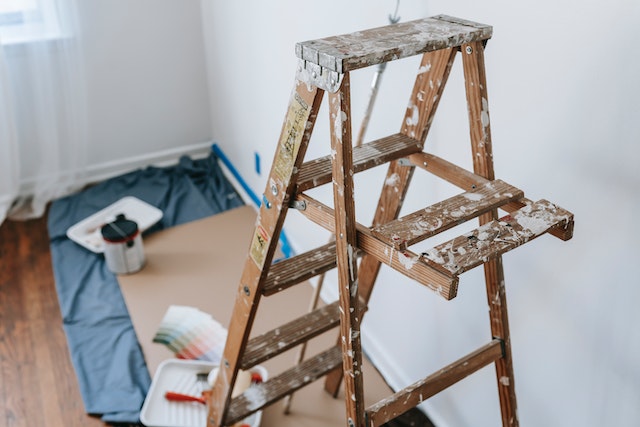 wooden-ladder-paint-supplies-repairing-wall